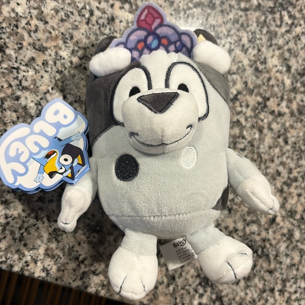 Bluey Friends Princess Muffin Cousin wearing Crown NWT